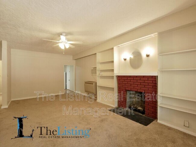 Building Photo - 611 E Plymouth Ave