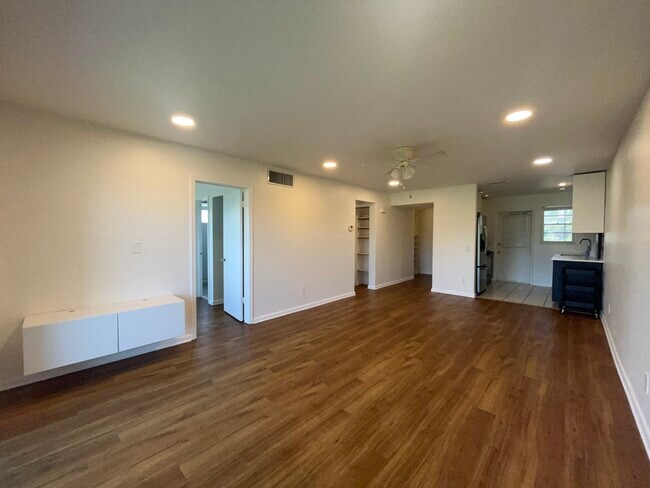 Building Photo - 2471 SW 82nd Ave