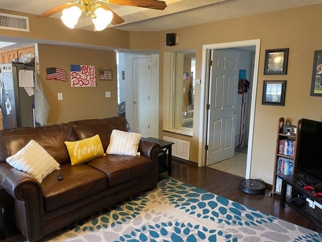 Building Photo - West El Paso 4 Bed 2.5 Bath Refrig A/C