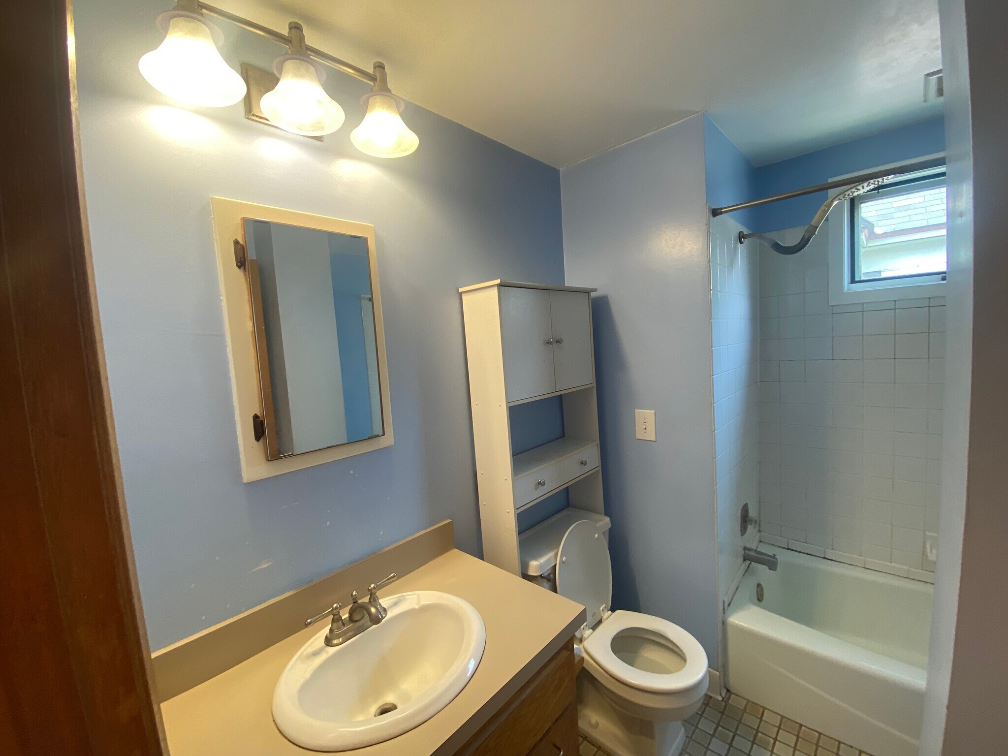 Bathroom with tub - 2313 22nd Ave S