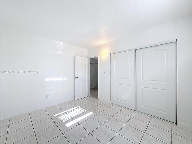 Building Photo - 2419 NW 6th Ct