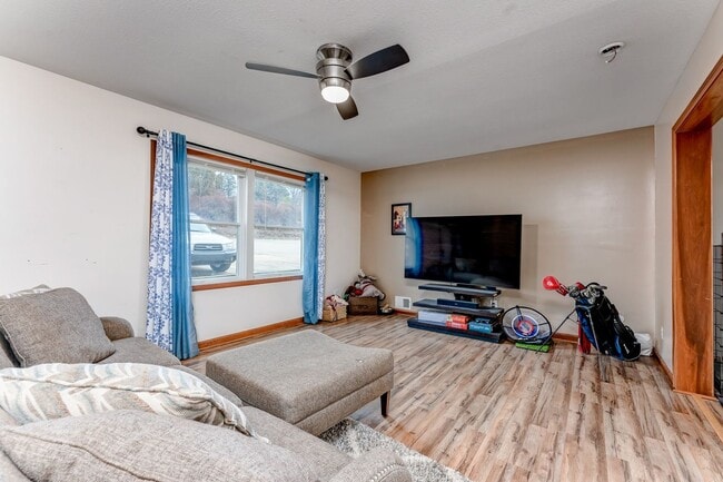 Building Photo - 9 Riddle Ct