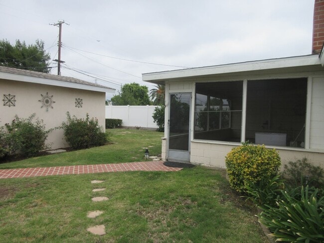 Building Photo - Charming 4-Bedroom Home in Granada Hills –...