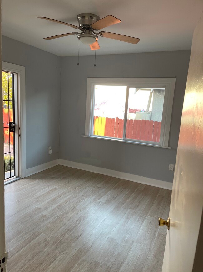 Building Photo - 1155 E 15th St