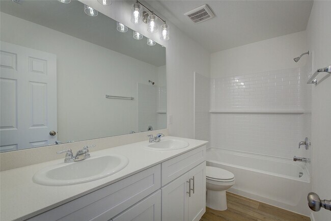 Building Photo - 1418 Tramore Wy