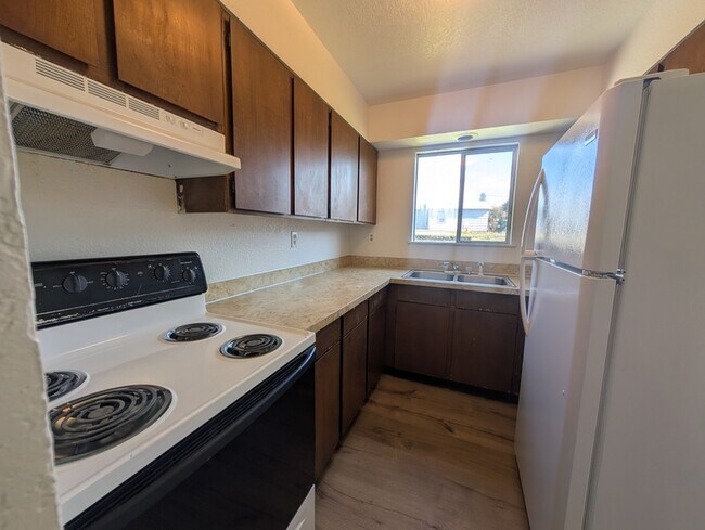 Building Photo - 275 Rose Ave