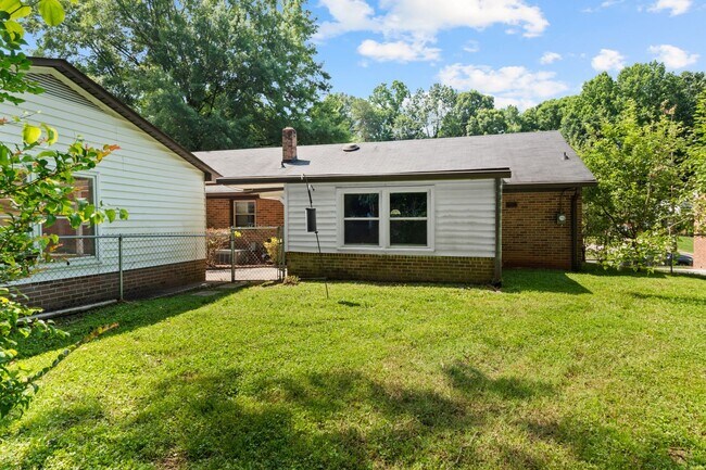 Building Photo - Introducing a newly renovated 3 bedroom, 2...