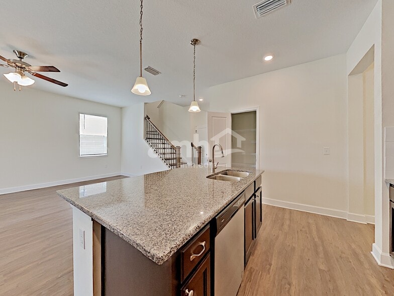 Building Photo - 322 Pine Terrace Dr