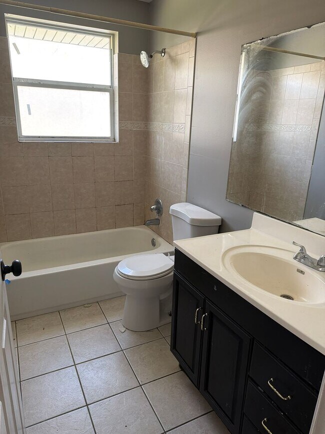 Building Photo - 9723 Portage Dr