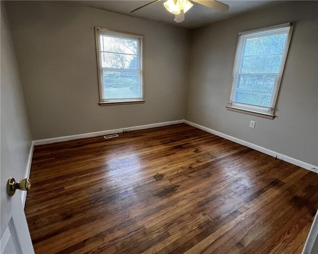 Building Photo - 3012 Cambridge Rd