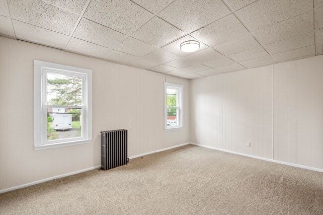 Building Photo - Stunning 2 Bedroom home in McKees Rocks available July 1!