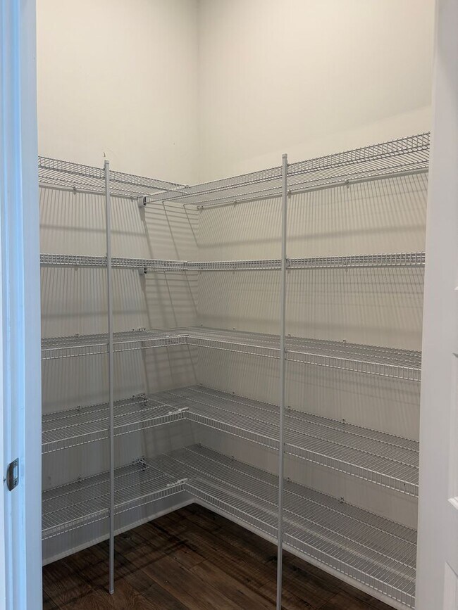 Building Photo - Midtown Townhouse