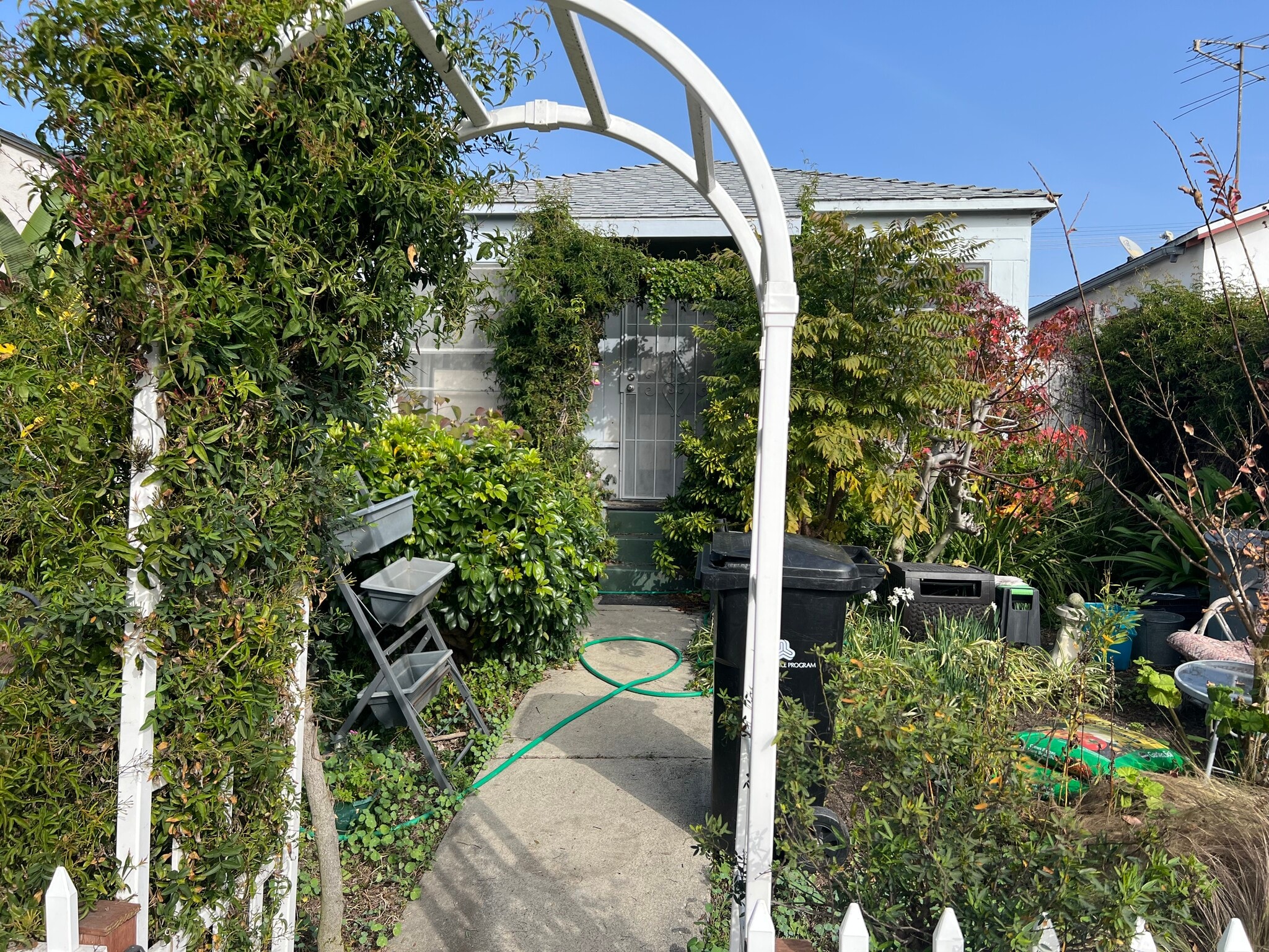 Front of main house - 4046 Alla Rd