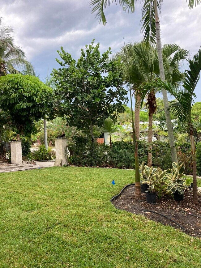 Building Photo - 824 35th St