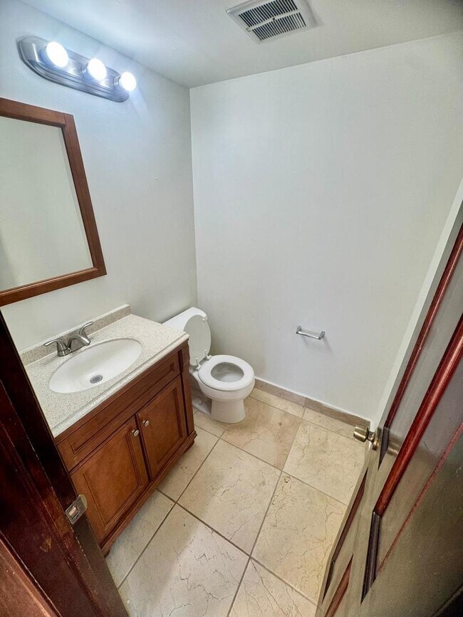 Building Photo - 1463 Mercury Dr