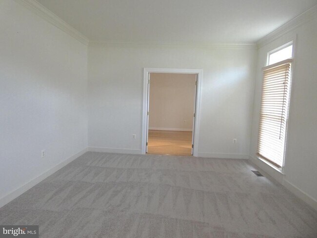 Building Photo - 6422 Lake Meadow Dr