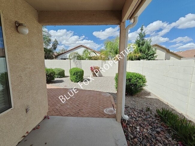 Building Photo - 7862 W Sacramento Hill Dr
