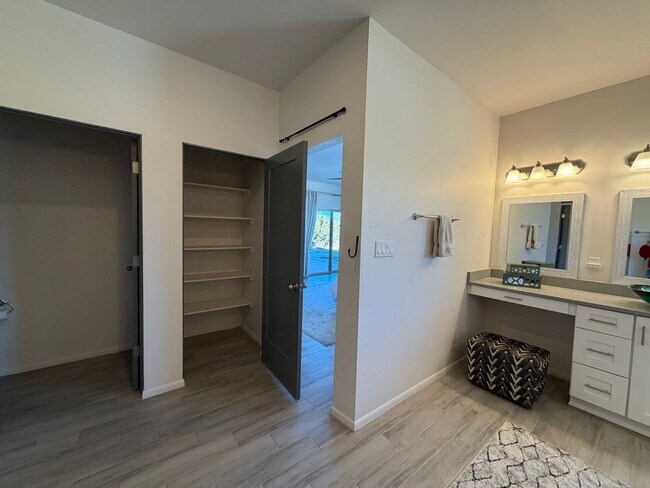 Building Photo - 14 Plano Arbolito