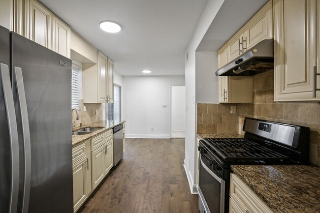 Building Photo - This stylish 4 bedroom, 2.5-bath rental is a true find!