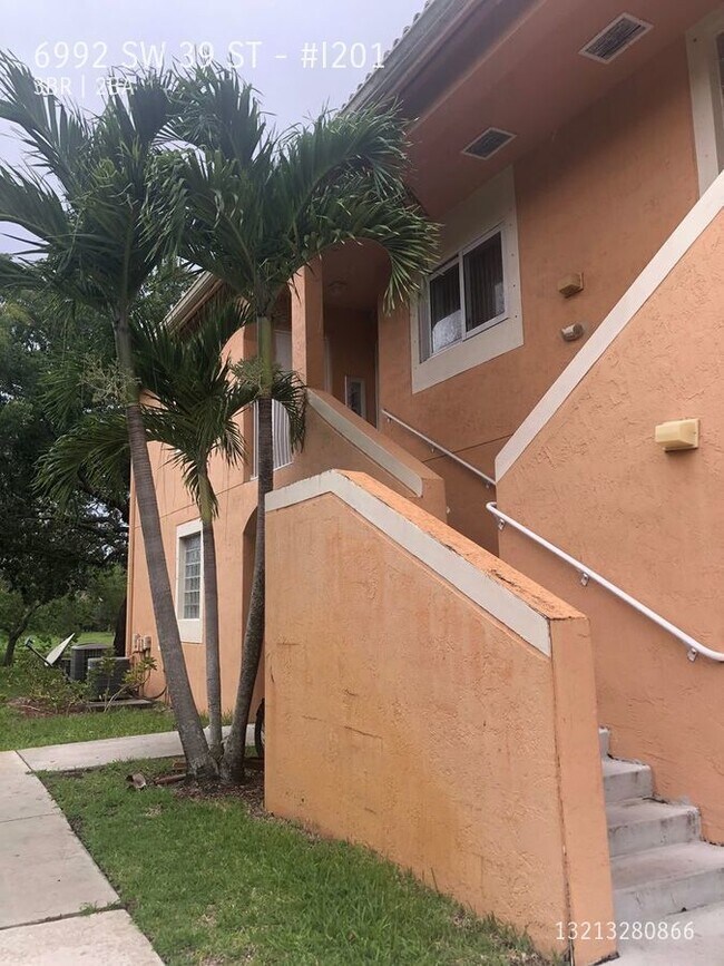 Building Photo - 6992 SW 39th St