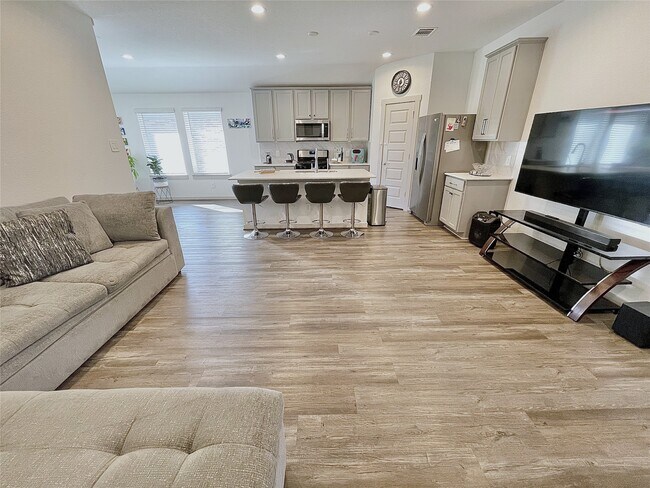 Building Photo - 6811 Fleetwood Crescent Wy