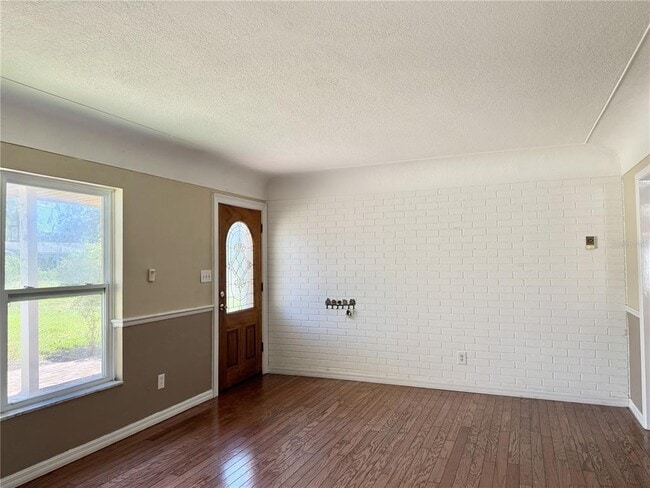 Building Photo - 2523 Krueger Ln