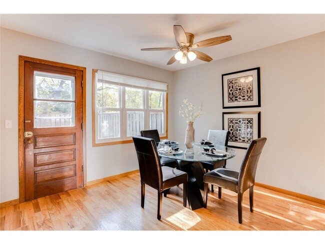 Building Photo - 821 Weeks Ave SE