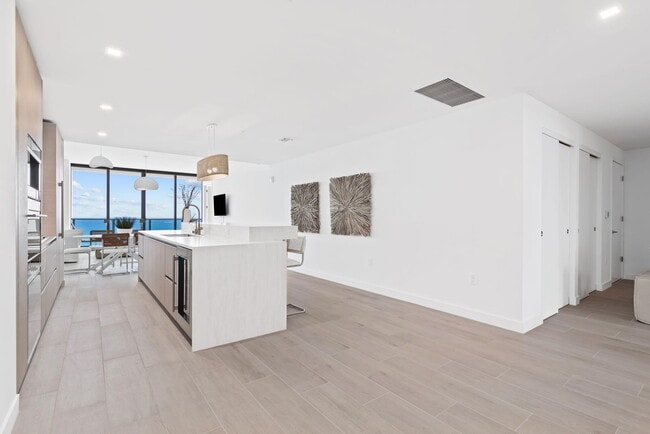 Building Photo - 900 N Ocean Blvd