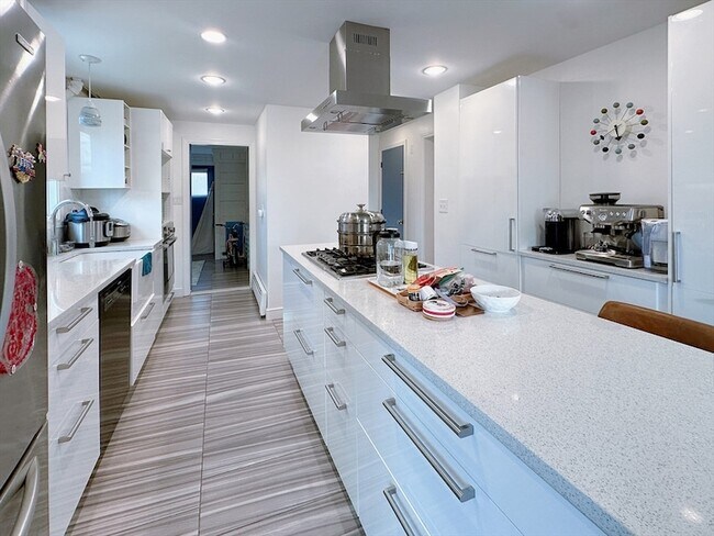 Building Photo - 27 Rockville Ave