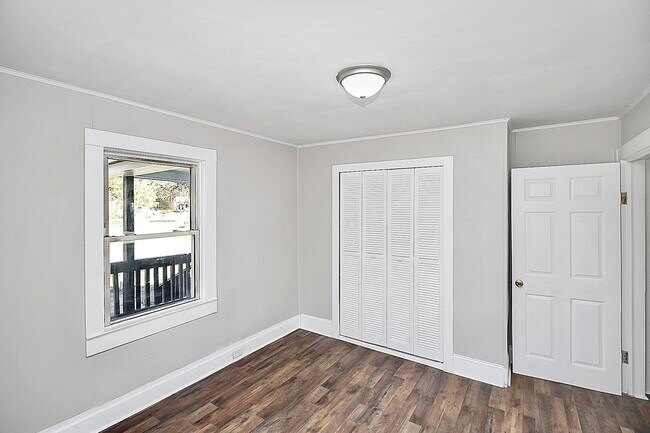 Building Photo - 209 Fairdale St