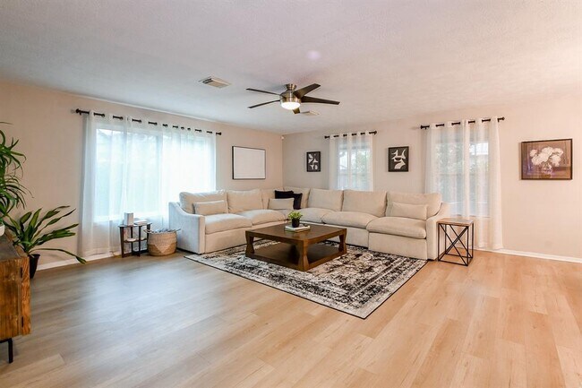 Building Photo - 6711 Seminole Lodge Ln