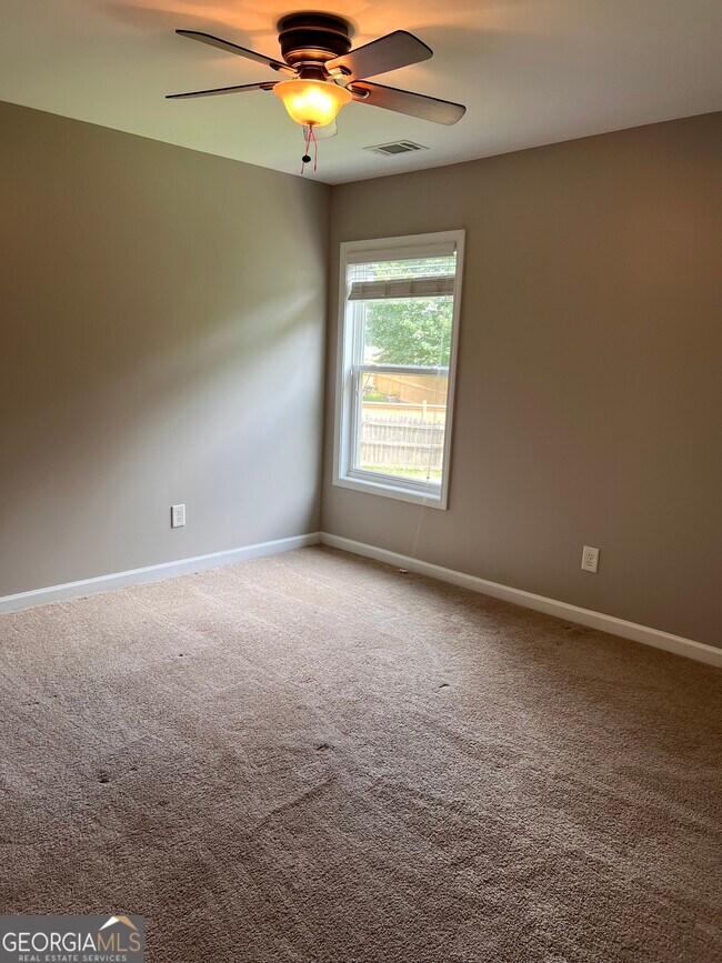 Building Photo - 5975 Bentley Way