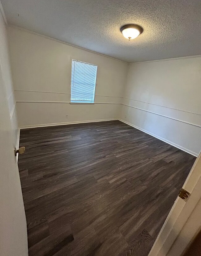 Building Photo - 1203 Blueridge Pky