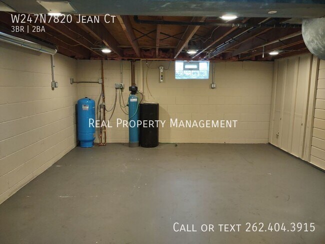 Building Photo - W247N7820 Jean Ct