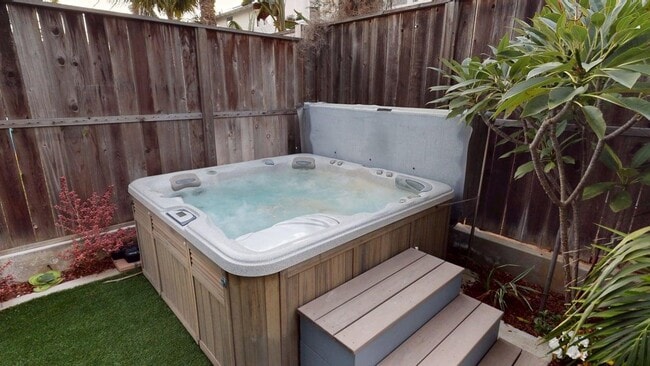 Building Photo - Beautifully Designed Country Club Home Offered July and August 2026