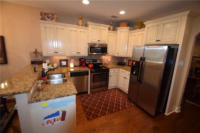 Building Photo - 983 Starr Ct