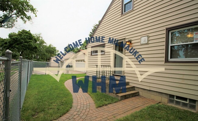 Building Photo - 3847 N 93rd St