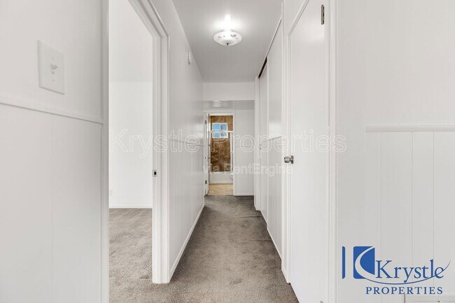 Building Photo - 1038 Thelma Ave