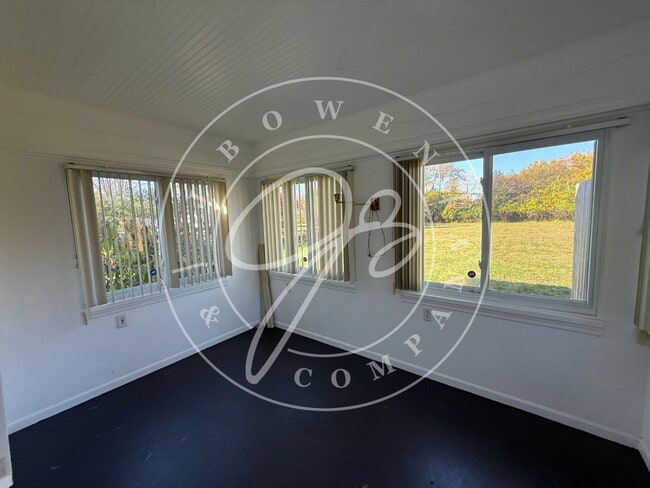 Building Photo - Beautiful 3 bedrooom Washington Local home...