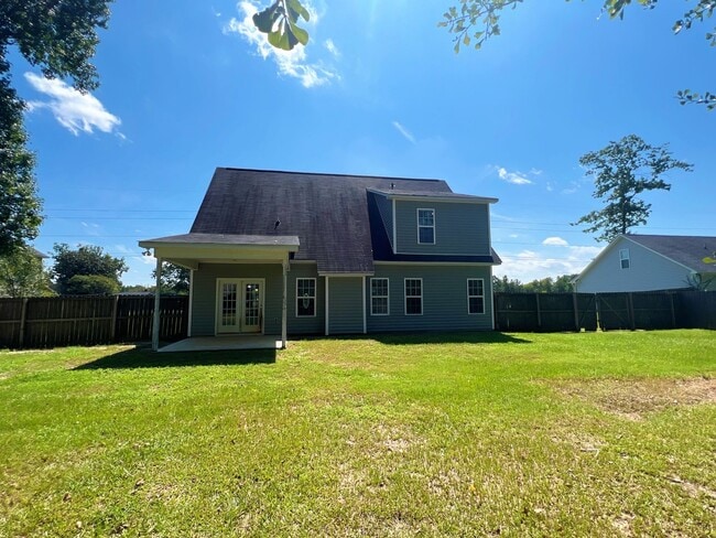 Building Photo - Country living in Grays Creek with proximi...