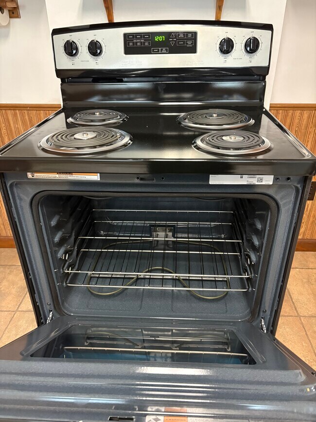 Building Photo - 23 St David St