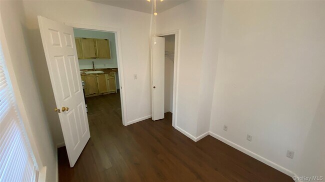 Building Photo - 102 Sullivan St