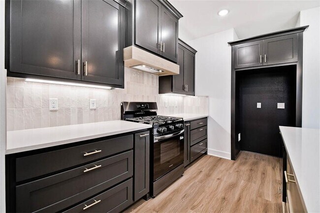 Building Photo - 247 Kinross Dr