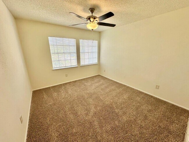 Building Photo - 11881 Bob White Dr