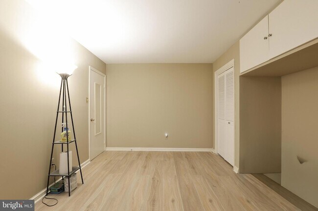 Building Photo - 7966 Hidden Bridge Dr