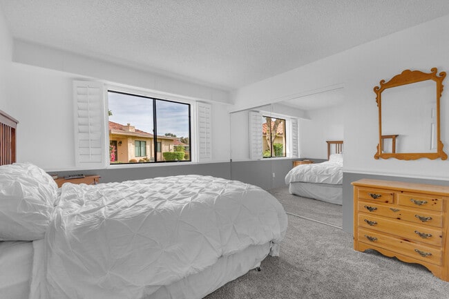 Building Photo - 17 Lugo Dr