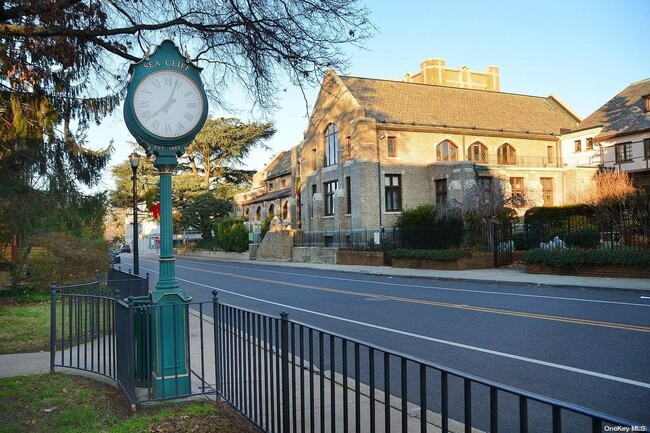 Building Photo - 400 Glen Cove Ave