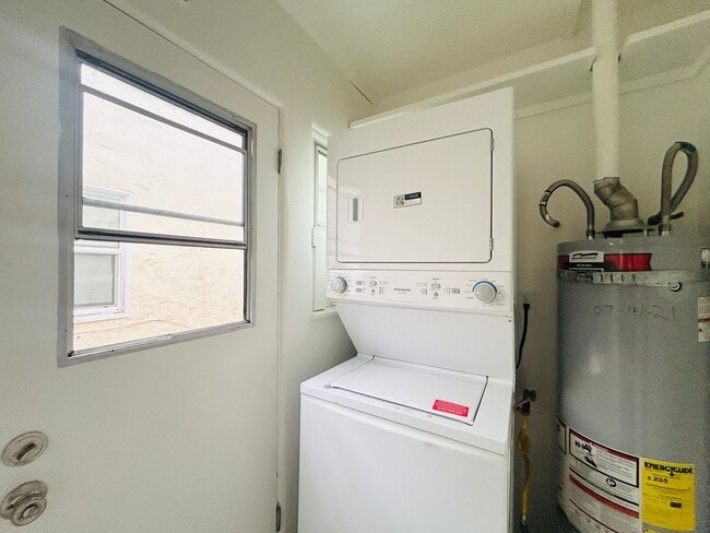 Building Photo - 1427 Euclid Ct