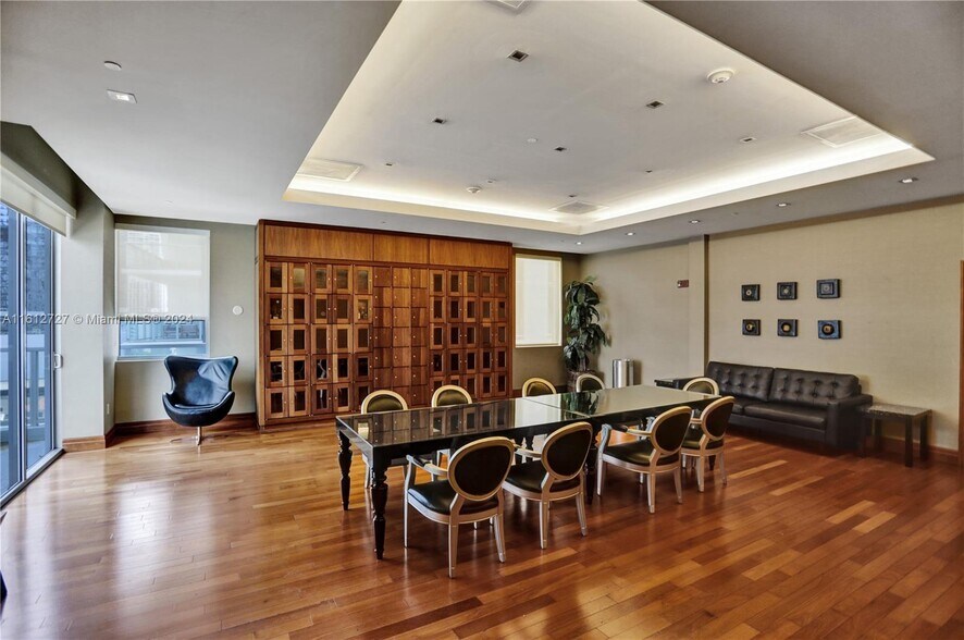 Building Photo - 1050 Brickell Ave