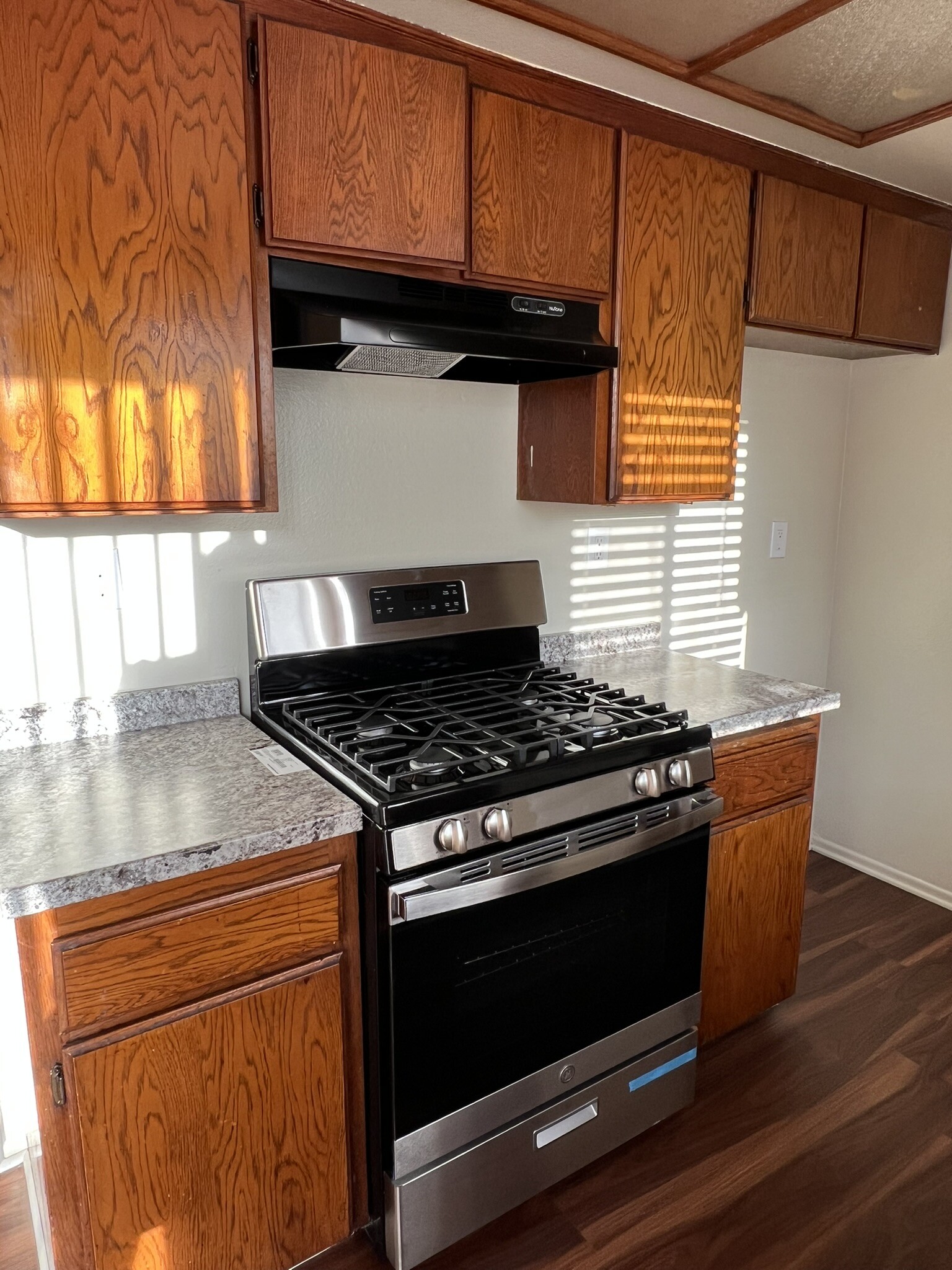 New Stove and Countertops - 14025 Chadron Ave